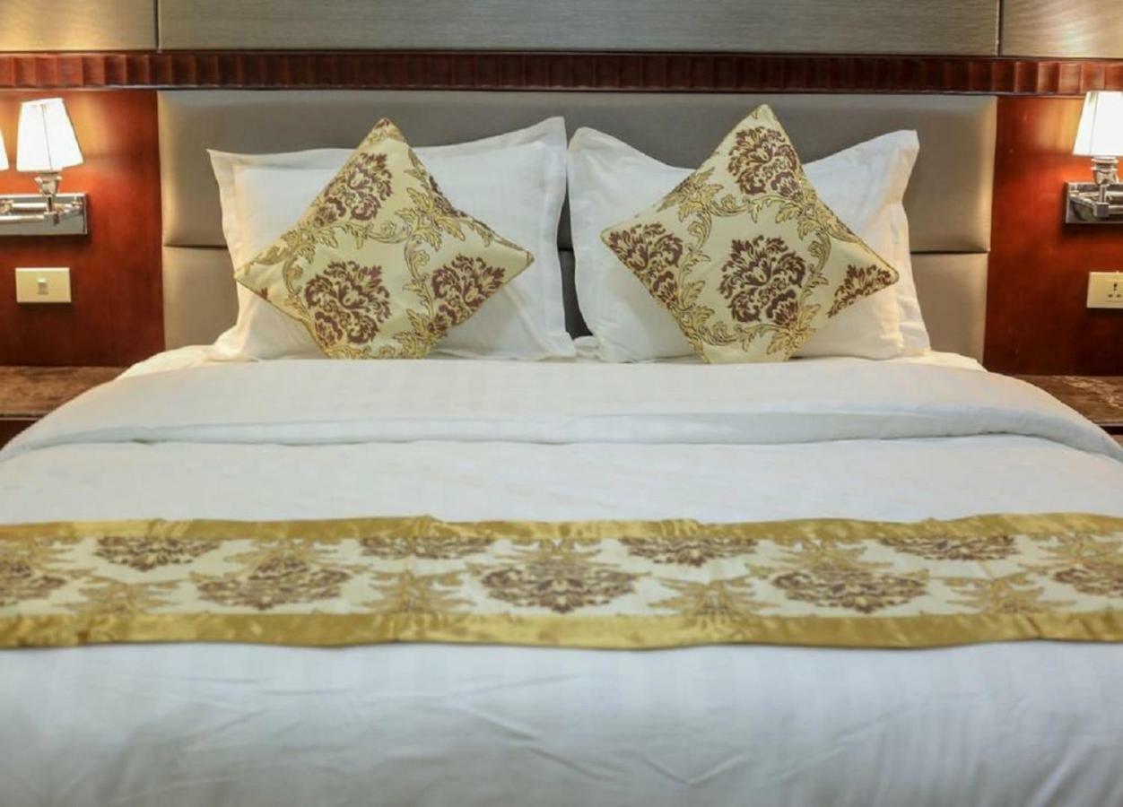 The 40Th Pearl Hotel Suites Jeddah Bagian luar foto